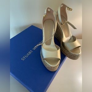 Stuart Weitzam gold espadrille wedges. NWT. Size 6
